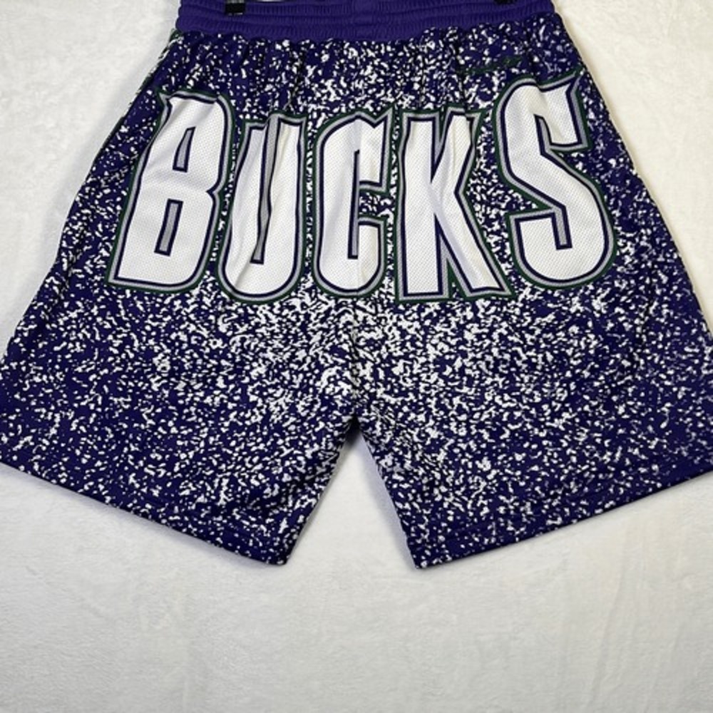 Milwaukee Bucks Mitchell & Ness Hardwood Classics Jumbotron Shorts NWT Men XL - Picture 4 of 8